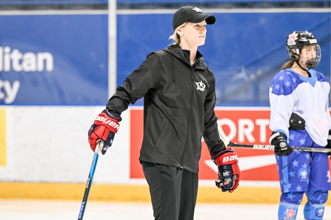 Ellie Wakeling – the woman playing elite men's ice hockey in England